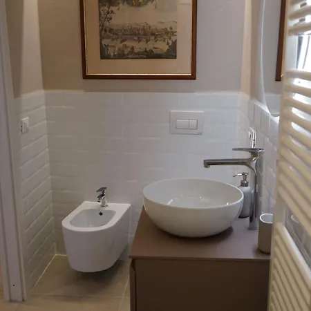 아파트 Walls Center