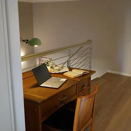 아파트 Walls Center