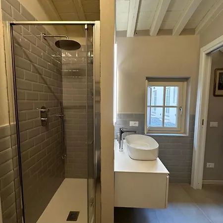 Walls Center 아파트 루카